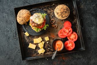 group-emmi-kaltbach-recipe-photo-cheeseburger