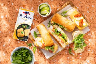 raclette sandwich met rauwe ham en aioli - 3840x2160px