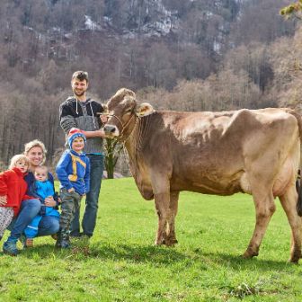 Bleichi_Andreas Krieg, Niederurnen_Familie mit Kuh