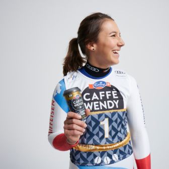 stories-sponsoring-wendy-holdener-emmi-caffe-latte-smiling-right-side