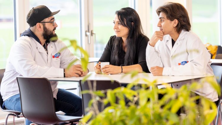 stories-familie-oktay-office-stage