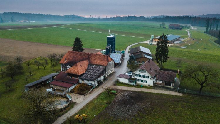 Huebelihof_Baumann_Diessbach_Drohne