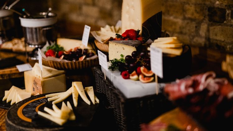 Webstory_Die-Welt-des-K-ses_Auf-Entdeckungsreise-mit-Patrick-McGuigan_stage-image