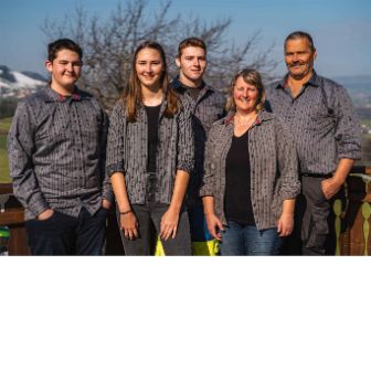 Hof-Althus_Foellmi_Feusisberg_Familie_zugeschnitten