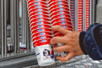 stories_sustainability_krampf-mit-plastik