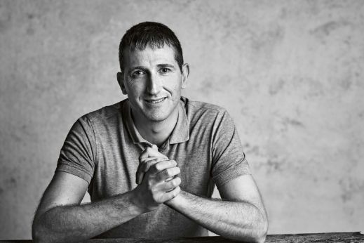 stories-employee-development-simon-brunner-portrait-stage-pic