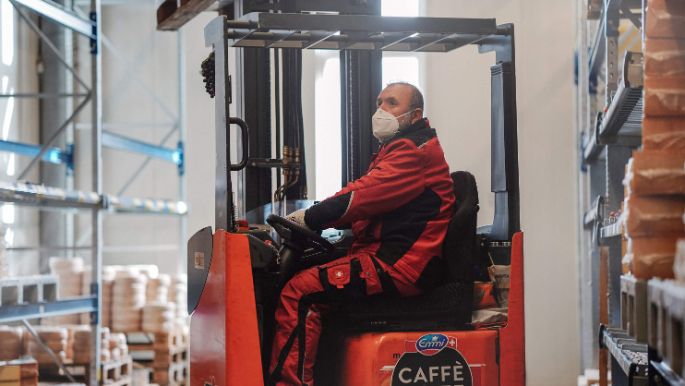 aut-ueberemmi-lager-kommissionierung-stapler