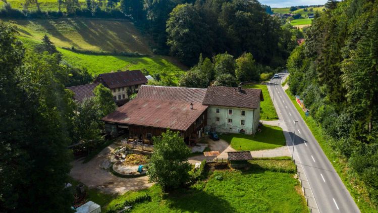 Hof_Matt_Bolliger_Schmiedrued_Drohne