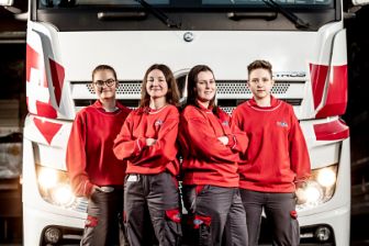 stories_stage_chauffeusen_vier-auf-einen-schlag