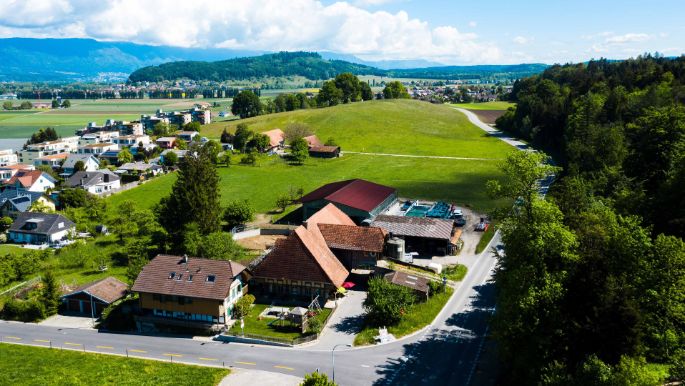 Milchwirtschaftsbetrieb_Schmid_Schmid_Busswil_BE_Drohne