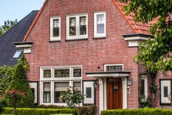 bettine-banner-stage