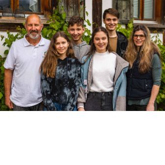 Biohof-Weyer_Streit_Oberbalm_Familie_zugeschnitten