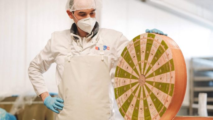 aut-ueberemmi-kaesekeller-affineur-walserstolz