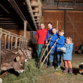 Im Lätten, Urs Köpfli, Islisberg_Familie_Ganzkörper_2