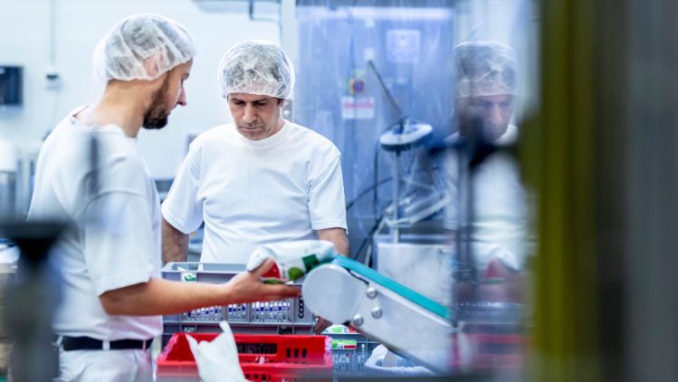 stories-lernende-produktion-mitarbeiter-stage